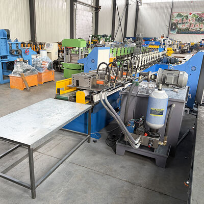 फास्ट स्पीड T24X26 हाइड्रोलिक पंचिंग क्रॉस सीलिंग टी ग्रिड रोल फोर्मिंग मशीन