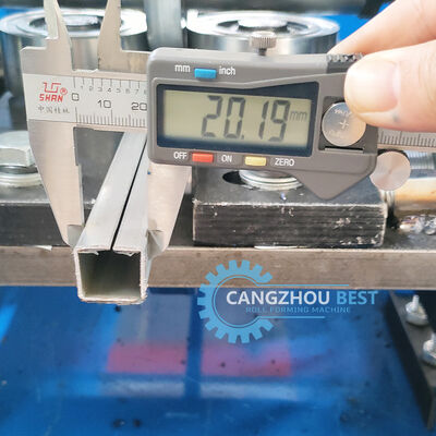 20x20mm छोटे आकार का स्टील प्रोफाइल लेजर वेल्डिंग स्क्वायर ट्यूब बनाने वाली रोल फॉर्मिंग मशीन